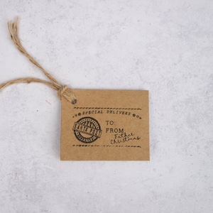 Etichetta regalo di Natale di Babbo Natale, dalla confezione regalo festiva di Babbo Natale, confezione di carta kraft marrone riciclata da 5 tag