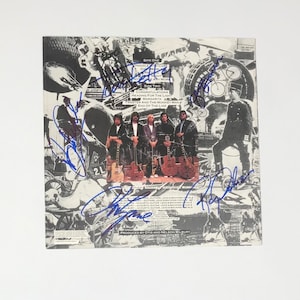 Pochette intérieure de l'album The Travelling Wilburys signée