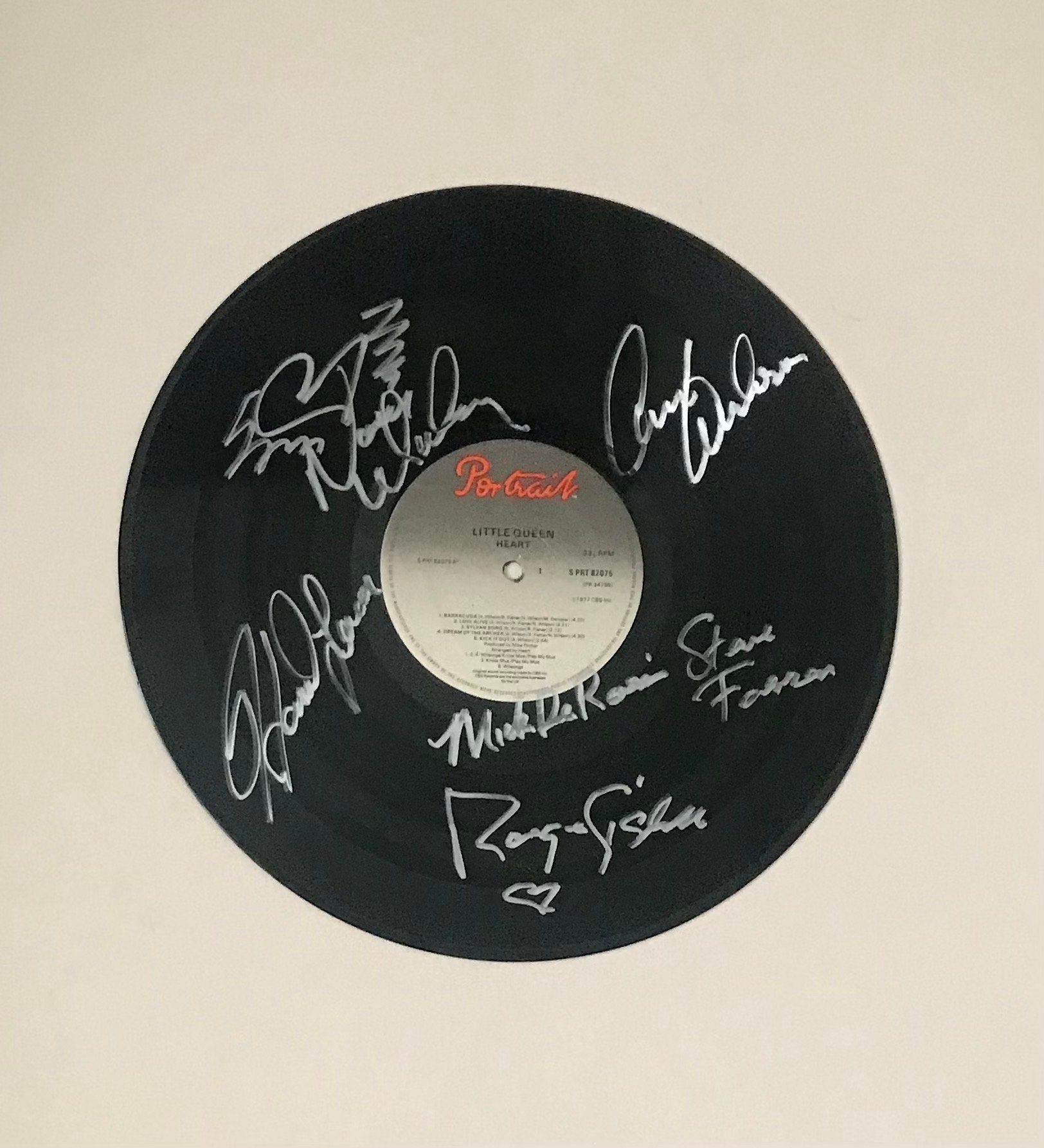 Exhibición de discos de vinilo firmados Queen Flash Gordon 
