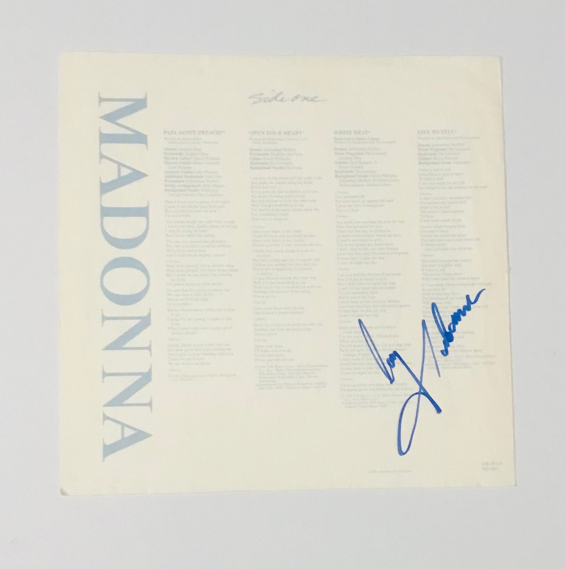 Amazon.co.jp: マドンナ Madonna 直筆サイン入り オートグラフ