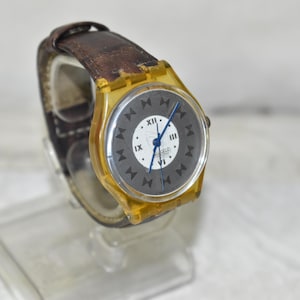 Orologio Swatch vintage GK101 Grey Memphis 1993 – Cassa trasparente e cinturino in pelle, Swiss Made – Orologio gioiello, accessorio da polso