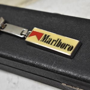 米国555 煙草メーカー★毛沢東の嗜好品★1940s〜ビンテージ キーホルダー 米国555 煙草メーカー☆毛沢東の嗜好品☆1940s〜ビンテージ