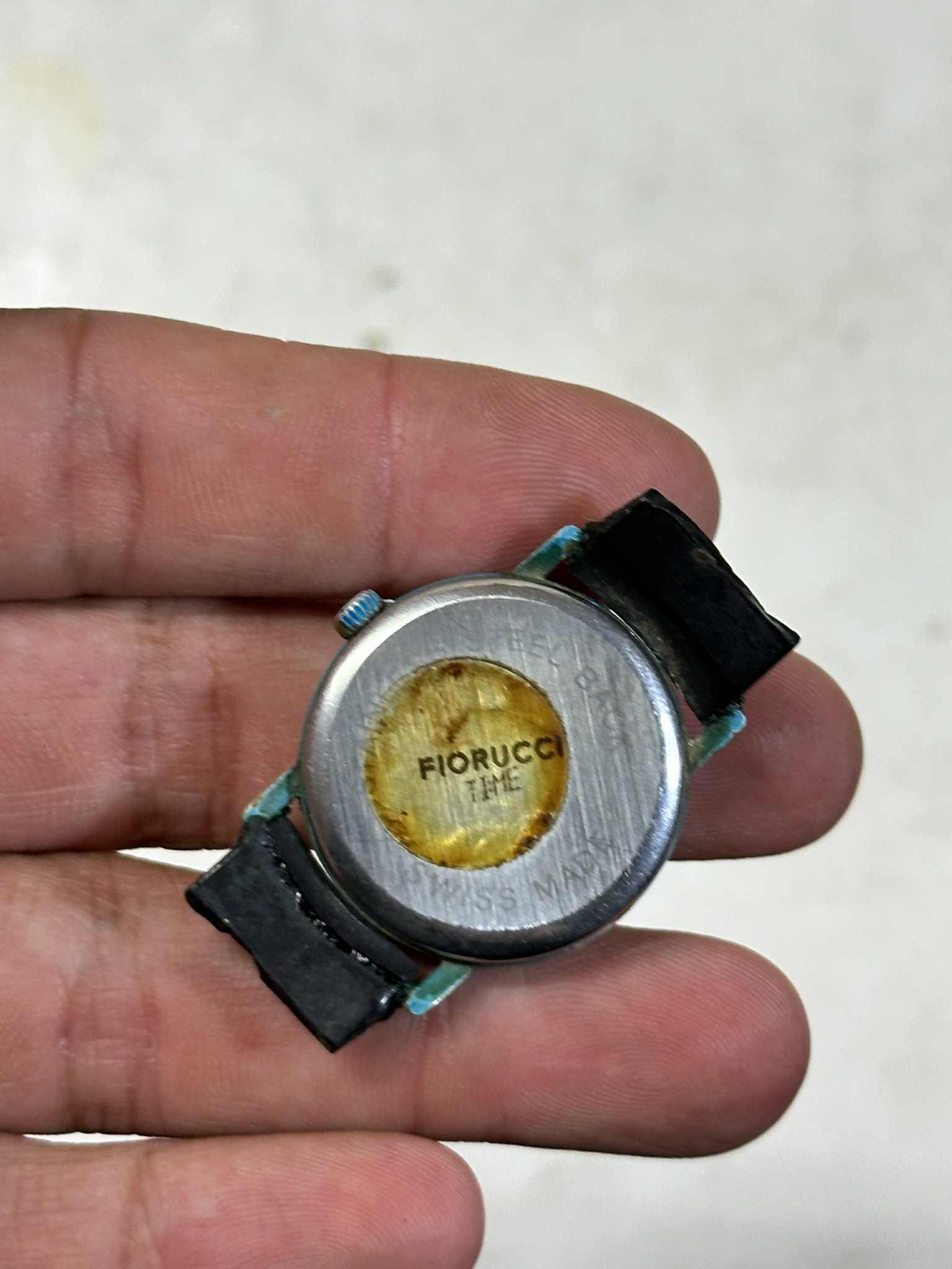 ヴィンテージ フィオルッチ スイス製クォーツ腕時計：レトロネオン 