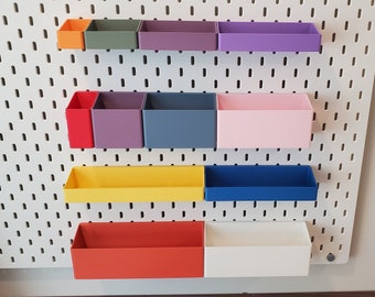 革製のハンドル付きIKEAバスケット、Kallaxの収納コンテナ、Expedit