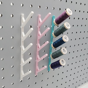 5 Thread Display, 1/4&quot; Pegboard Holder, Skadis | Hook Holds 5 Spools | *Max 26mm* Spool | Crafting Sewing Pegboard Accessories, Sewer Gift