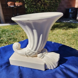 McCoy Füllhorn Vase mit Quasten