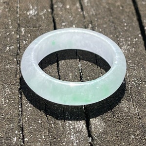 Jade Ring Band Vintage Estate Size 8 - 16 carats