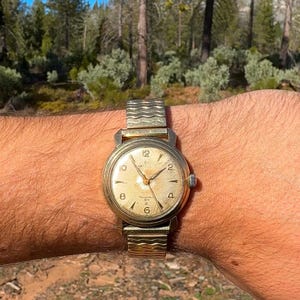 Mens Vintage Helbros Invincible Watch Running Mechanical Stretch (Going Out of Business LOWEST Prices Online)