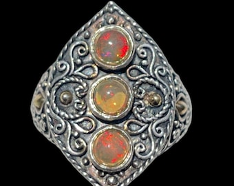 Ring i 18k guld och sterlingsilver med vintage eldopal - storlek 9.5