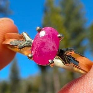 10k Yellow Gold .75ct Ruby Ring Signed Size 7 Signed WM Solitaire