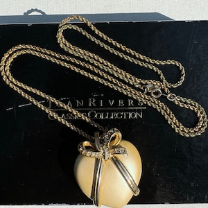 Joan Rivers Vintage Necklace in box
