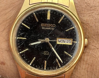 Reloj Seiko vintage 5Y23-8049 tono dorado, cuarzo SQ, día/fecha, batería agotada, negro, modelo President, raro, día/fecha