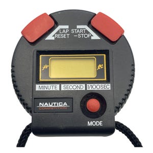 Op de afbeelding: Een rustiek houten bord met de tekst "Welcome to our home" in witte letters. Het bord heeft een verweerde afwerking en een eenvoudig, uitnodigend ontwerp, ideaal voor een veranda of entree.