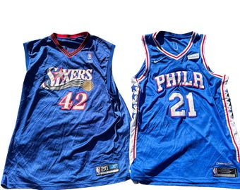 Parti med 2 Sixers-tröjor 76ers