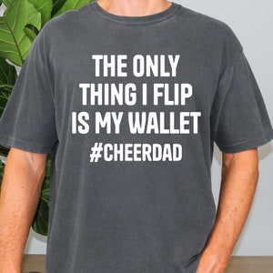 Cheer Dad, Cheer Dad Shirt, The Only Thing I Flip Is My Wallet, Cheer Dad Geschenk, Cheer Dad T-Shirt, Cheerleading Dad T-Shirt