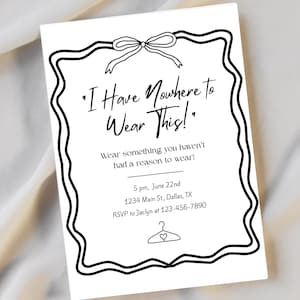 Puede incluir: Una invitación en blanco y negro con un borde decorativo y un lazo en la parte superior. El texto dice "I Have Nowhere to Wear This!" ¡Usa algo que no hayas tenido la oportunidad de usar! 5 pm, 22 de junio 1234 Main St, Dallas, TX RSVP a Jaclyn al 123-456-7890