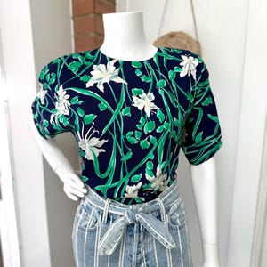 Pendleton Navy Blue Tropical Floral Short Sleeve Top, Size M, Vintage 80s Country Sophisticates Hawaiian Style  Blouse