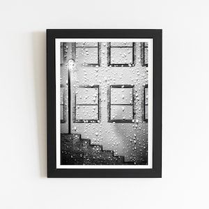 Disegno architettonico unico, edificio urbano di notte, stampa artistica di schizzi, opera d'arte in bianco e nero, arredamento rustico per la casa
