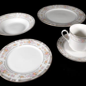 Farberware Southampton 223A set of 64 Pieces w/ Free USA Shipping