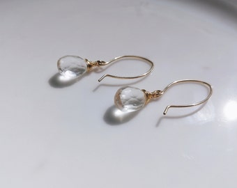 Handgemaakte bergkristal hangende oorbellen - goud of zilver - geboortesteen april - gepersonaliseerde sieraden met natuurlijke edelstenen