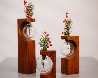 Reagenzglas Vase Holzständer Dekoration Geschenkidee in Iroko Holz Farbe