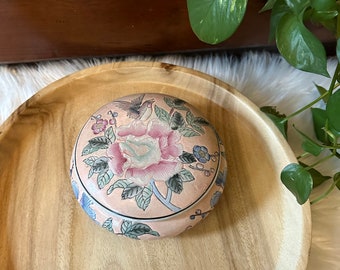Vintage 1960’s Macau Chinese Porcelain Decorative Bowl