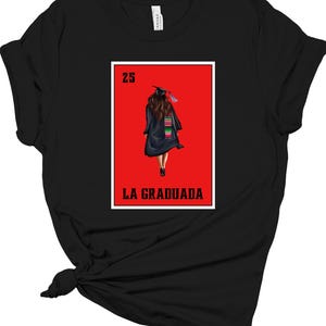 Camiseta Gráfica LA GRADUADA Camiseta de Graduación de Lotería Latina Clase de Graduación de 2025