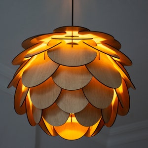 Houten kroonluchterlamp met ronde vorm Moderne houten hanglamp Eetkamer en kookeilandlamp Plafondlampkap van dennenappel afbeelding 6