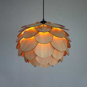 Houten kroonluchterlamp met ronde vorm Moderne houten hanglamp Eetkamer en kookeilandlamp Plafondlampkap van dennenappel afbeelding 1