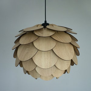 Houten kroonluchterlamp met ronde vorm Moderne houten hanglamp Eetkamer en kookeilandlamp Plafondlampkap van dennenappel afbeelding 3