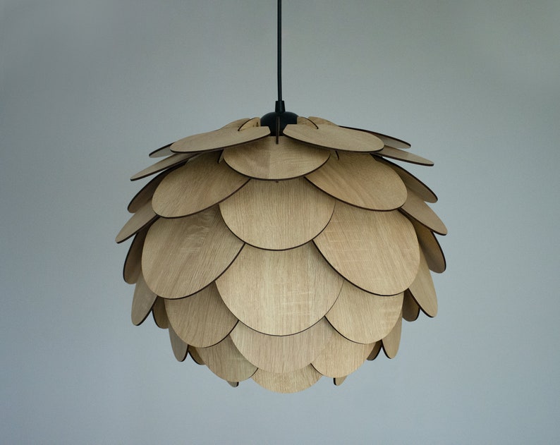 Houten kroonluchterlamp met ronde vorm Moderne houten hanglamp Eetkamer en kookeilandlamp Plafondlampkap van dennenappel afbeelding 3