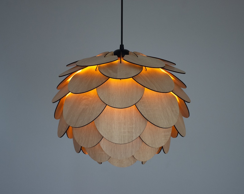 Houten kroonluchterlamp met ronde vorm Moderne houten hanglamp Eetkamer en kookeilandlamp Plafondlampkap van dennenappel afbeelding 10