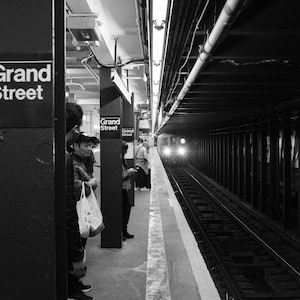 NJLStudio Street Photography #3, NYC, New York City, Urban, druckbare Wandkunst, großes Poster, Wand-Dekor, schwarz und weiß, digitaler Download