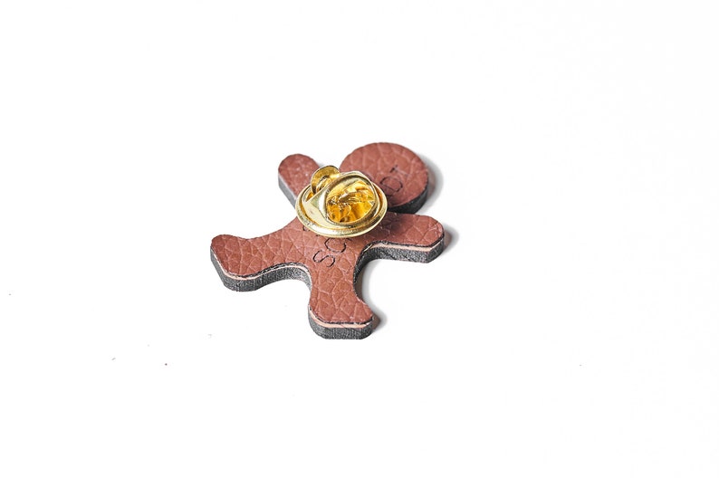 Gingerbread man pin, wooden brooch for celebration, festival or Christmas image 4