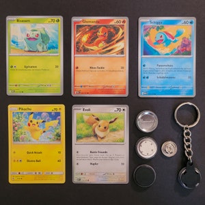 Gepersonaliseerde producten gemaakt van echte Pokémon-kaarten - Knopen - Magneten - Sleutelhangers - Upcycling - Pikachu - Cadeau