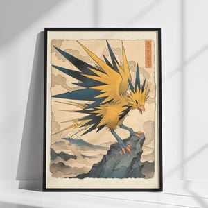 Puede incluir: Impresión artística enmarcada que presenta una ilustración estilizada de un ave amarilla y azul posada sobre una roca. La obra de arte tiene una estética vintage con un diseño de inspiración japonesa, sobre un fondo de montañas y nubes. La impresión está en un marco negro.