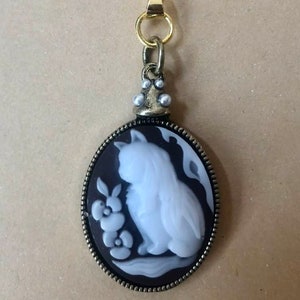 Twenty-Inch Gold Plated Cat Cameo Necklace
