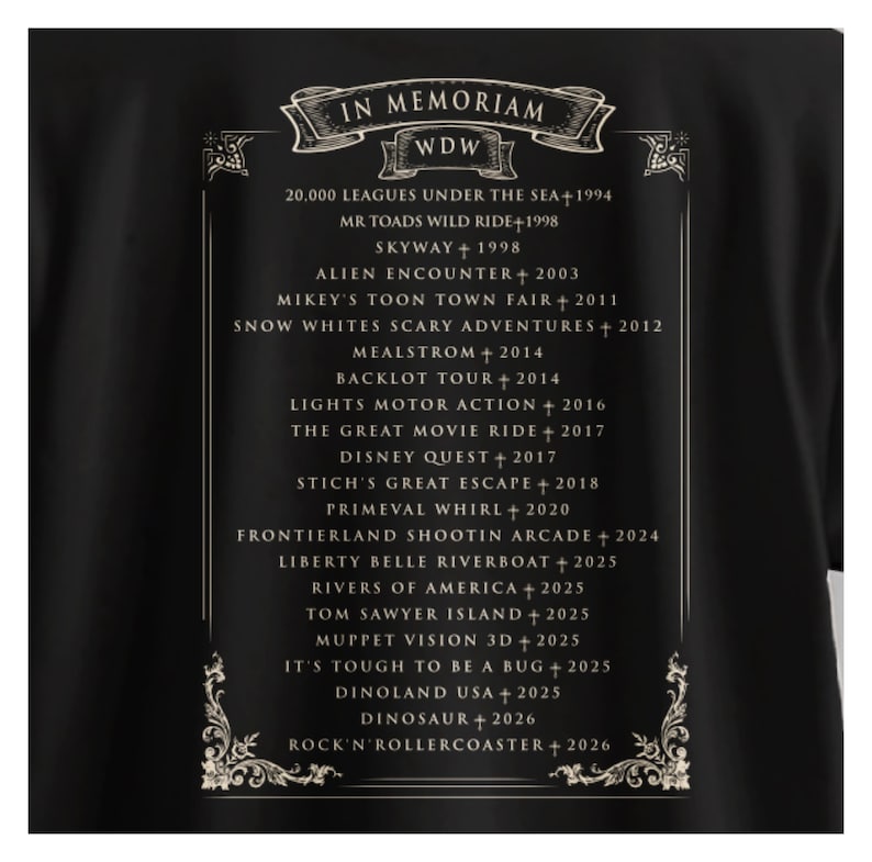 T-shirt med Disney-motiv | T-shirt med hyllning till Walt Disney World-attraktioner | T-shirt med historia i Disneyparken | Gåva till Disney-fans bild 2