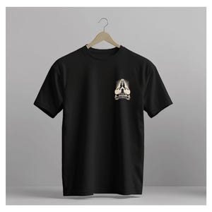 T-shirt med Disney-motiv | T-shirt med hyllning till Walt Disney World-attraktioner | T-shirt med historia i Disneyparken | Gåva till Disney-fans bild 1
