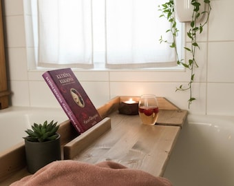Bandeja rústica de madera para baño: soporte para copas de vino y libros - Personalizada