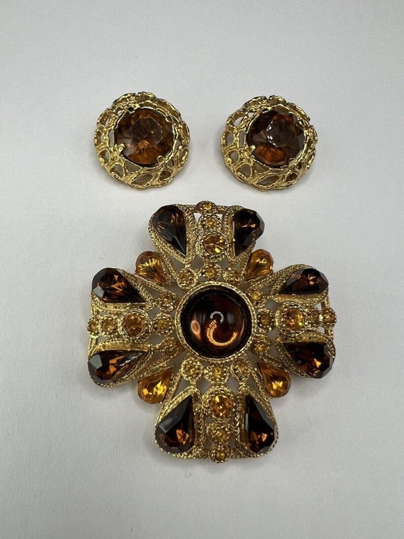 Sphinx Maltese Cross Amber Brooch 9242 Gold Tone … - image 10