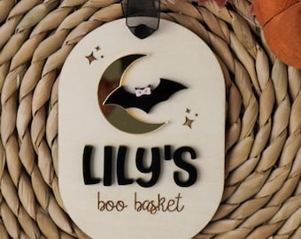 Etiqueta de regalo personalizada para cesta de Halloween Boo, etiqueta con nombre para pedir dulces o trucos, etiqueta de cesta de Halloween personalizada para niños, decoración de Halloween de madera con forma de luna y murciélago