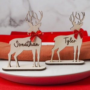 Segnaposto natalizi personalizzati con renne in legno, impostazione del nome del posto, decorazione del tavolo per la festa di Natale, piano dei posti a sedere per la cena, decorazioni per la tavola di Natale