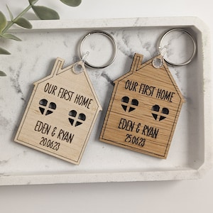 2 x Personalised Couples Keyring Set House Warming Keychain Moving House Gift For Home Owners New House Engraved Wooden Keyring Closing Gift