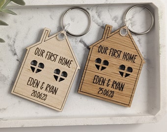 2 x Personalised Couples Keyring Set House Warming Keychain Moving House Gift For Home Owners New House Engraved Wooden Keyring Closing Gift