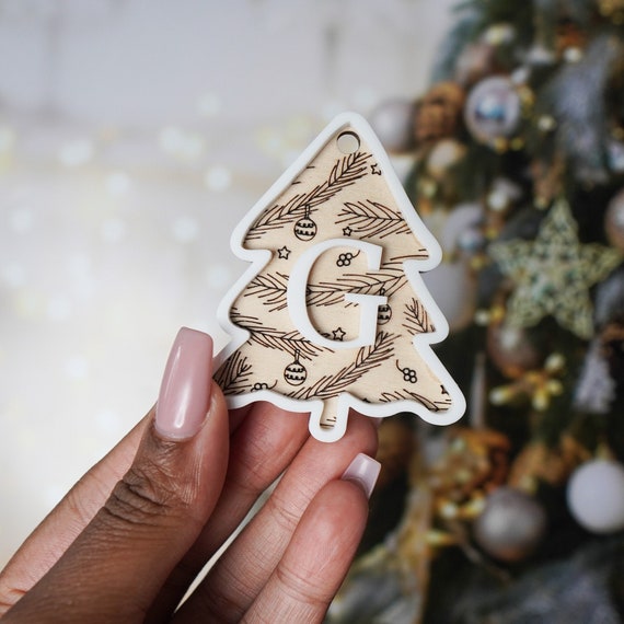 Custom Wooden Initial Christmas Tree Gift Tag Personalised Xmas Present Tag Custom Holiday Decor Name Tag Reusable Wooden Gift Decoration