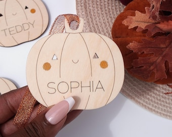 Etiqueta personalizada para cesta de dulces de Halloween, etiqueta con nombre de calabaza de Halloween personalizada, decoración de madera, etiqueta de regalo para niños, etiqueta para bolsa de dulces para niños