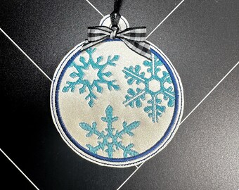 Christmas ornament machine embroidery winter snowflake eyelet 4x4 Ith in the hoop jolly mama bauble holiday keychain solstice file goth