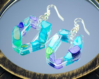 Pendientes artesanales de resina color turquesa púrpura, ganchos de plata de ley.