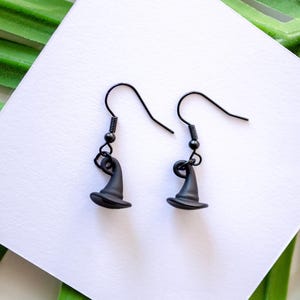 Small Black Witch Hat Earrings: Spooky Halloween Dangle Jewelry